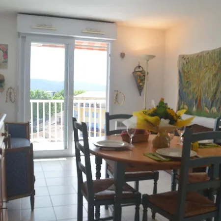 A Avec Terrasse Et Menage Inclus - Fr-1-226a-66 * Fréjus